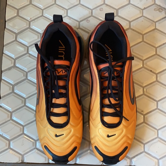 Nike Airmax 720s - Picture 4 of 4